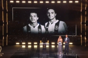 不僅僅是足球！金球獎(jiǎng)?lì)C獎(jiǎng)典禮現(xiàn)場播放短片，悼念若塔兄弟