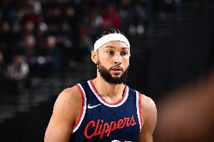 平森：西蒙斯不能接受自己發(fā)揮不好 他現(xiàn)在完全成了一個笑話