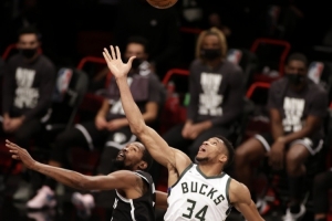 比爾-西蒙斯：若火箭想要字母哥 那得出申京+小賈+所有選秀權(quán)