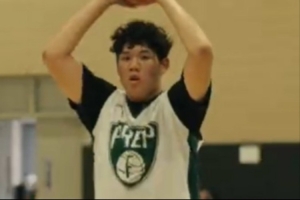 鞏曉彬兒子！媒體人：旅美高四球員鞏俊彤轉(zhuǎn)學(xué)至Fairmont Prep