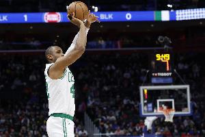 首發(fā)中鋒！霍福德上賽季場均9分6.2板2.1助0.9帽 三分命中率36.3%