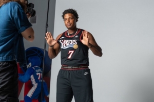 小鋼炮！洛瑞曬個人定妝照：生涯第20個賽季 時光飛逝