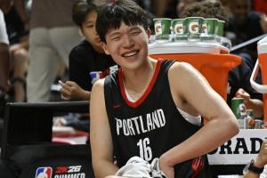 隊記：楊瀚森英語私下說得比發(fā)布會好 他還能用籃球語言進行交流