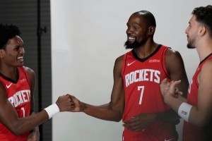 致敬青春與傳奇！KD慶生曬與科比威少珍貴同框 新火箭三叉戟亮相