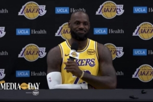 詹姆斯：我會(huì)和妻子女兒共同決定還要打多久 和東契奇等隊(duì)友無(wú)關(guān)