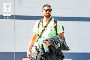 獨(dú)行俠前往溫哥華集訓(xùn)！誰的登機(jī)私服最帥氣？