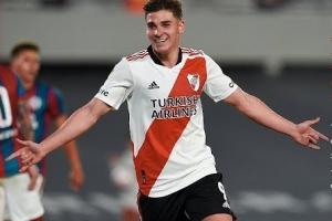 河床殺器！21歲時(shí)小蜘蛛46場(chǎng)24球15助全歐瘋搶，曼城2140萬歐預(yù)定