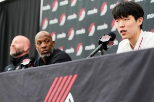 比盧普斯：楊瀚森訓(xùn)練中不理解一些戰(zhàn)術(shù)點(diǎn) 我會(huì)叫停給他詳細(xì)解釋