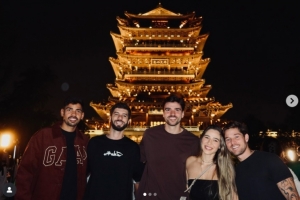 景色真不錯(cuò)，泰山隊(duì)外援馬德魯加和澤卡打開(kāi)濟(jì)南夜景