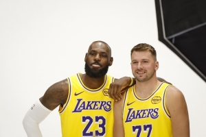 記者：我越來(lái)越看好湖人 他們和火箭一檔&在西部?jī)H次于雷霆掘金