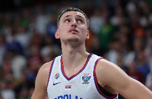 高效！約維奇歐錦賽場(chǎng)均12.8分4板2.2助 三項(xiàng)命中率超180俱樂部