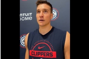 和哈登加練投籃&腿部未戴護(hù)具！博格丹：腿筋傷勢(shì)沒(méi)那么嚴(yán)重