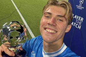 沒想到吧~霍伊倫生涯8場歐冠進(jìn)7球，此前在曼聯(lián)時(shí)歐冠6場5球