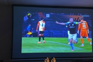 心系老東家！拉什福德社媒曬照，在家收看阿斯頓維拉的歐聯(lián)比賽