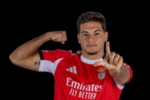 記者；巴薩引援鎖定本菲卡19歲后衛(wèi)奧利維拉，德科與其經(jīng)紀人會面