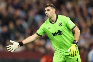 記者：大馬丁進(jìn)行了熱身但感到小腿肌肉緊張，所以沒有為維拉出場