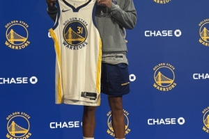 賽斯打趣：我曾試圖從斯蒂芬手中買回30號球衣 他說不用錢