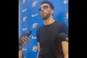 是否注意到切特有什么變化？亞歷山大：他明顯變得更強(qiáng)壯了