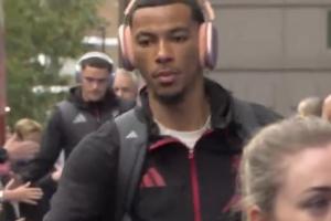 新造型新氣象??埃基蒂克更換了發(fā)型，將臟辮造型換成干練短發(fā)