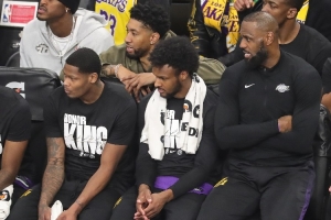 夸梅：媒體總說布朗尼只是2輪秀 反正湖人會找替罪羊像斯瑪特艾頓