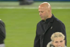 斯洛特?fù)Q人遭詬病：換上遠(yuǎn)藤航是最糟糕換人，薩拉赫應(yīng)該被換下