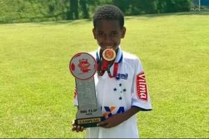 爽文劇本！埃斯特旺10歲簽約耐克，16歲踢巴甲身價(jià)初始定價(jià)1000萬(wàn)