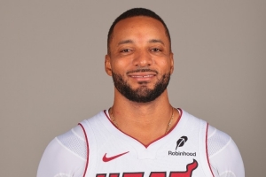 火力兇猛！鮑威爾半場12中6砍下18分2板1助