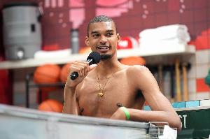 ??適應(yīng)不了CBA強(qiáng)度？文班首節(jié)驚現(xiàn)5個(gè)失誤+3個(gè)犯規(guī)！