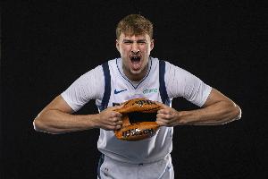 獨(dú)行俠VS雷霆首發(fā)：弗拉格&濃眉&克萊&拉塞爾&萊夫利登場(chǎng) SGA缺陣