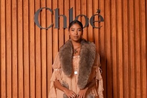 已是各大品牌秀場座上賓！科比大女兒時(shí)尚造型現(xiàn)身奢牌大秀！