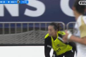 太可惜了！王霜精彩過門將打空門得手，VAR介入裁判示意越位在先