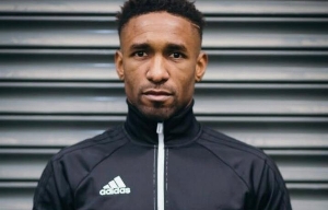 達(dá)倫本特：迪福終結(jié)能力出眾，他巔峰時(shí)比當(dāng)時(shí)曼聯(lián)所有前鋒都出色