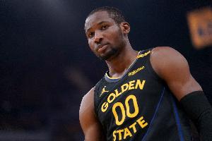 還有點(diǎn)懵！庫(kù)明加半場(chǎng)4次出手全是三分 4中1得3分4板&有2次失誤