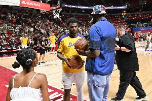 楊毅：詹姆斯是歷史最強開發(fā)商&到處起高樓 布朗尼明顯打不了NBA