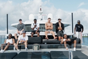 熱火兄弟情！希羅曬照：眾隊友們游艇出海團建！