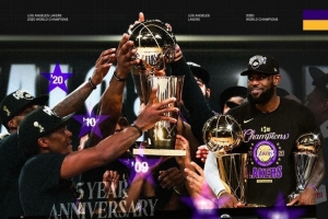 湖人社媒回顧五年前的今天：??隊史第17冠！