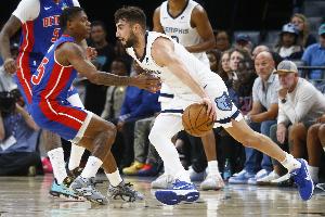 還得調(diào)調(diào)手感！杰羅姆先發(fā)11中4&三分6中1拿到10分 送出4次助攻