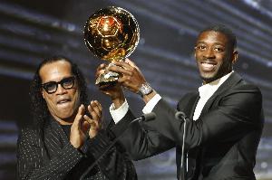 載譽而歸！RMC：登貝萊將金球獎杯帶回家鄉(xiāng)，引發(fā)熱潮