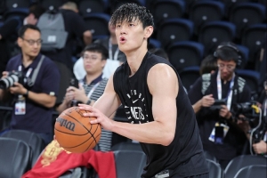 有球迷專門來看曾凡博 甚至從黃牛那買高價票 今晚讓他們無比失望