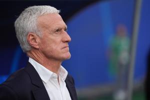 開啟吹風(fēng)機模式！德尚半場訓(xùn)斥法國隊：節(jié)奏簡直龜速，踢得太慢了