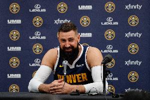 約老師替補真不錯！瓦蘭半場出戰(zhàn)9分鐘 4中3拿到6分5板&2前場板