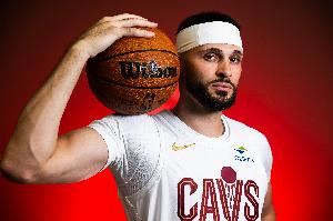 除了籃不準(zhǔn)其他都還行！南斯10中2&罰球7中6得11分 搶5前板&3搶斷