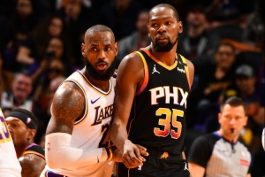 美記五個(gè)維度對(duì)比詹杜：KD投籃/防守/續(xù)航強(qiáng) 老詹勝在組織/關(guān)鍵球