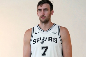 高效！科內(nèi)特6投6中&5罰4中攻下16分7板1助1斷