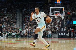 彈無(wú)虛發(fā)！凱爾登全場(chǎng)5中5貢獻(xiàn)14分3板1助3斷 正負(fù)值+20冠絕全場(chǎng)