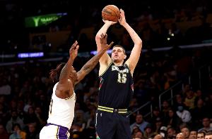 霍華德：約基奇沒腱子肉但腰背力量超強 我為了下份合同只能硬頂