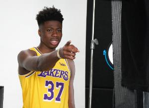 Stein：字母哥的四弟科斯塔斯簽不了雙向合同 所以雄鹿簽了老五