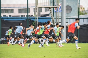 今天下午申花全隊(duì)將飛赴青島，迎接間歇期后與青島西海岸的聯(lián)賽