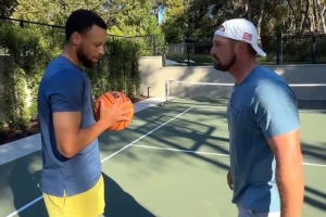 庫里單挑職業(yè)高爾夫球手迅速勝出 詹姆斯評論：??晚安！