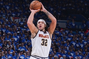 上賽季命中率44% 阿德?tīng)柭壕拖窕?戈登把三分球練出來(lái)了